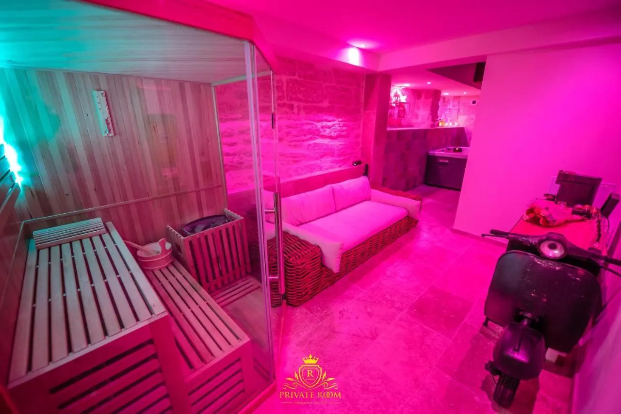 L'Excellence Avignon - Suite Luxe Sauna, Hammam & Jaccuzzi 2*,  France