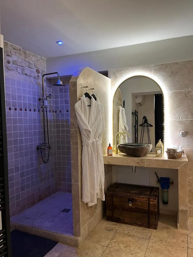 L'Excellence Avignon - Suite Luxe Sauna, Hammam & Jaccuzzi 2*,