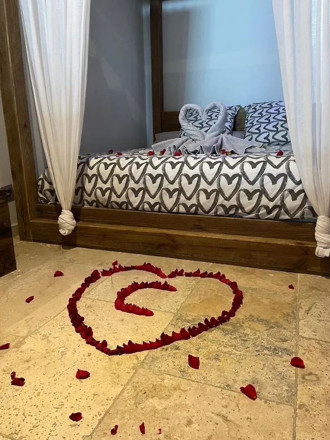 L'Excellence Avignon - Suite Luxe Sauna, Hammam & Jaccuzzi 2*,